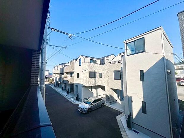 《眺望》　■目の前には気持ちの良い青空が広がります。開放的で開けた空間が望めます。