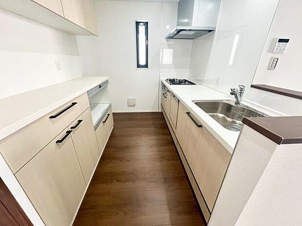 《システムキッチン》 ■お手入れしやすくきれいなキッチン。お料理の始めから後片付けまで楽しい時間になりそうです。