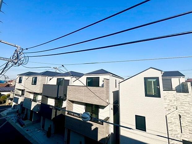 《眺望》 ■目の前には気持ちの良い青空が広がります。開放的で開けた空間が望めます。