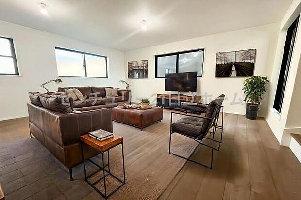 ゆとりを感じさせる上質で明るい空間が、住まう人や訪れる人を心地よく迎え入れてくれます。(本画像家具はCGで作成しており、実際に現地に家具はおかれておりません。また価格に家具は含まれておりません。)