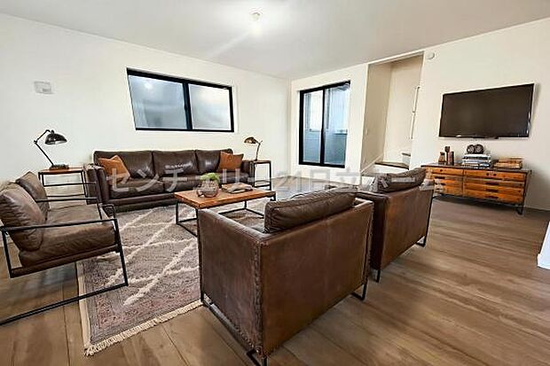 《リビングダイニング》 ■本画像は家具や小物の配置をCGで作成しており、実際に現地に家具や小物は置かれておりません。また、価格に家具や小物は含まれておりません。