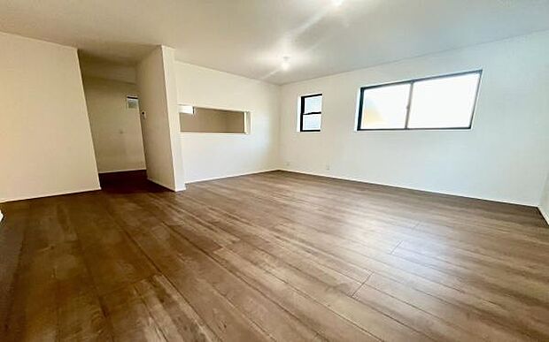 《リビングダイニング》 ■開放的で広いリビング。のびのびとくつろげるリビングは、家族のコミュニケーションの場としてみんなが集まる場所に。