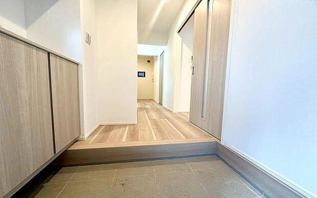 《玄関》■玄関ホールにもゆとりをもった設計ですので第一印象が違います。