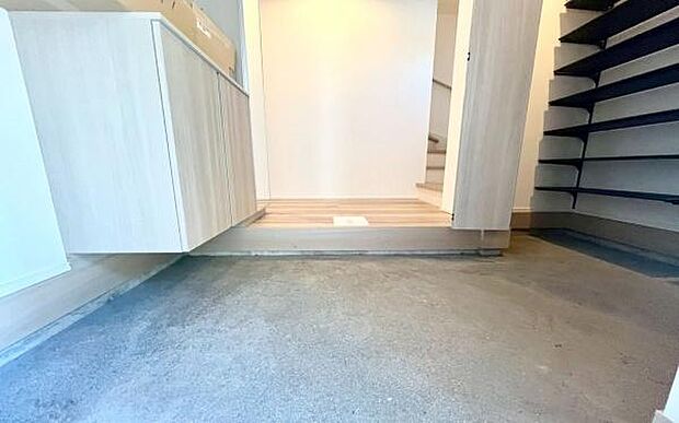 《玄関》　■シューズボックス付きで玄関もスッキリ。綺麗な玄関で帰るのが楽しみになりますね。