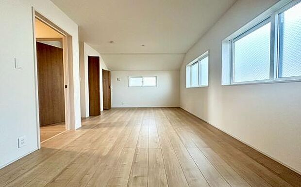 《寝室》　■心地よい眠りへといざなうしっとりと落ち着いた雰囲気の寝室。