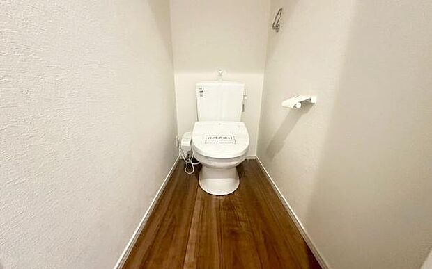 《トイレ》 ■清潔感のある落ち着いたトイレ。