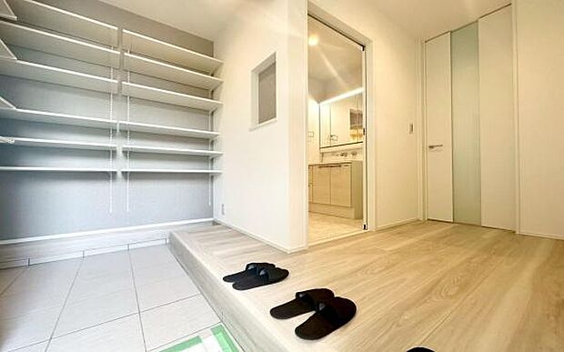 《玄関》　■我が家の顔である玄関。帰るのが楽しみになりますね。