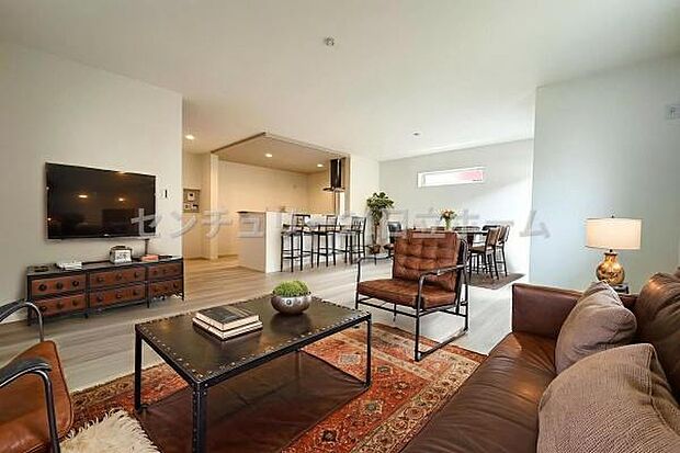 ゆとりを感じさせる上質で明るい空間が、住まう人や訪れる人を心地よく迎え入れてくれます。（本画像家具はCGで作成しており、実際に現地に家具はおかれておりません。また価格に家具は含まれておりません。）