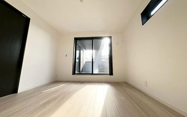 《子供部屋》 ■お子様の成長を優しく見守る、明るい子供部屋。遊んだり、学んだり、時には一人の時間を過ごしたりと健やかな毎日を育む大切な場所。未来への第一歩を育む、かけがえのない空間です。