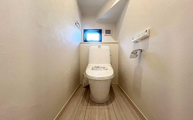 《トイレ》 ■清潔感のある落ち着いたトイレ。