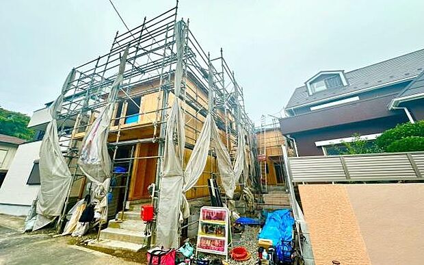 《現地》　■安心して暮らせそうな住環境です。