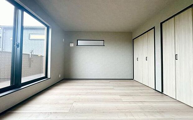 《寝室》　■心地よい眠りへといざなうしっとりと落ち着いた雰囲気の寝室。