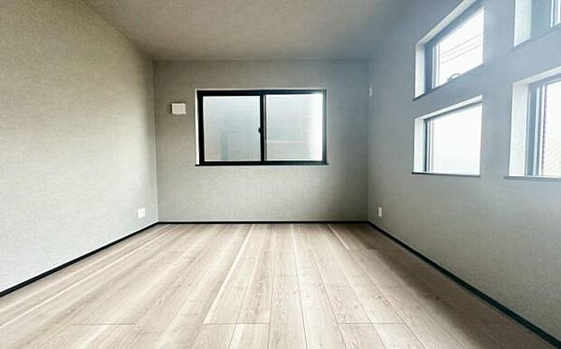 《子供部屋》　■机とべットを入れても十分な広さ、お子様の勉強部屋に。グングンと成績ＵＰの予感が。