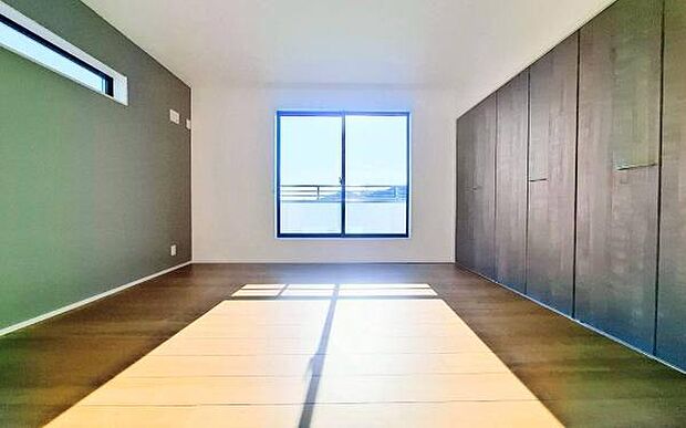 《寝室》　■心地よい眠りへといざなうしっとりと落ち着いた雰囲気の寝室。収納豊富で寝室をいつもすっきりさせてくれます。