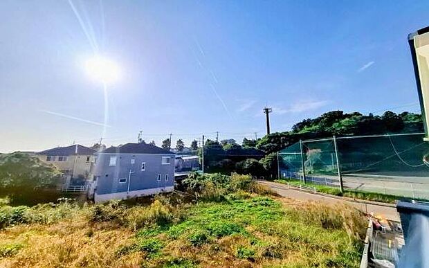 《眺望》　■「空」×「光」×「風」。開放感を具現化したような現地は、まさに「永住の地」としての選択肢です。