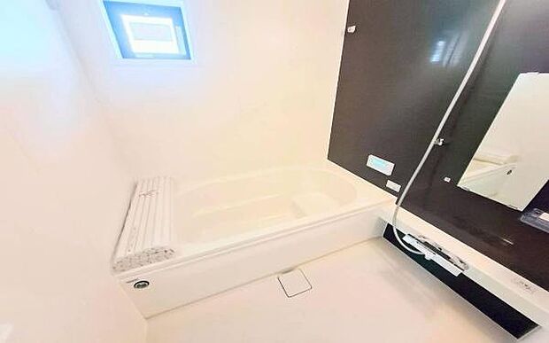 《浴室》　■ゆったりくつろげる癒しのバスルーム。