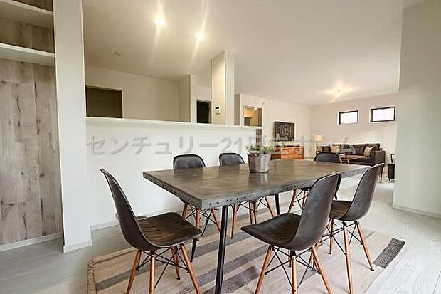 《リビングダイニング》 ■本画像は家具の配置をCGで作成しており、実際に現地に家具は置かれておりません。また、価格に家具は含まれておりません。