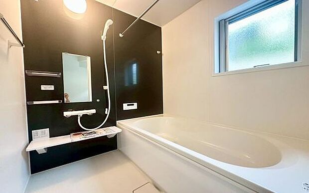 《浴室》 ■高級感のあるバスルームは一日の疲れを癒す居心地の良い空間です。