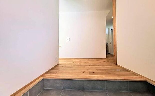 《玄関》　■我が家の顔である玄関。帰るのが楽しみになりますね。