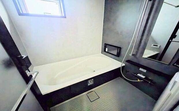 《浴室》　■ゆったりくつろげる癒しのバスルーム。