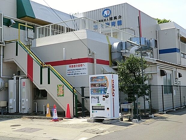 羽沢保育園まで302m、横浜市立羽沢小学校の隣に位置します。交通手段は、JR横浜駅よりバスで20分「羽沢団地入り口」下車、徒歩5分です。