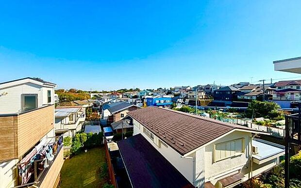 《眺望》　■目の前には気持ちの良い青空が広がります。開放的で開けた空間が望めます。