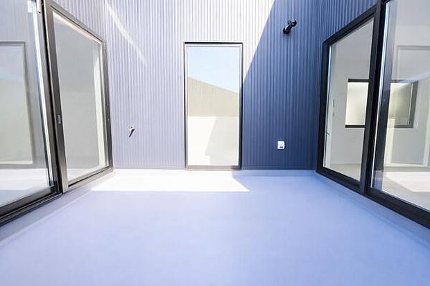 《バルコニー》■奥行きのあるバルコニー。