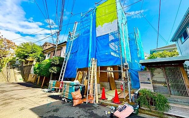 《前面道路》　■静かで落ち着いた雰囲気。