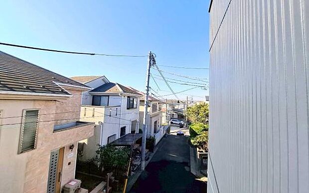 《眺望》 ■目の前には気持ちの良い青空が広がります。開放的で開けた空間が望めます。