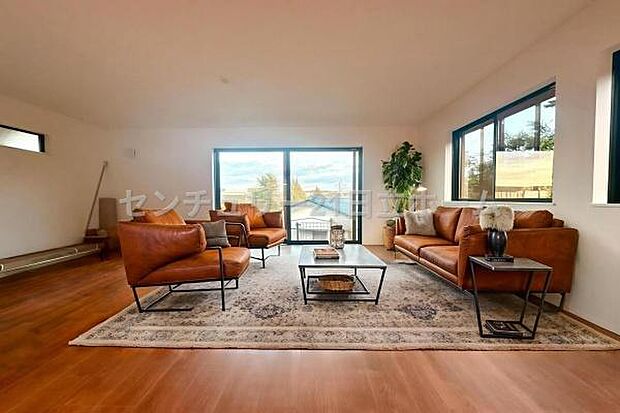 《リビングダイニング》　■本画像は家具や小物の配置をCGで作成しており、実際に現地に家具や小物は置かれておりません。また、価格に家具や小物は含まれておりません。