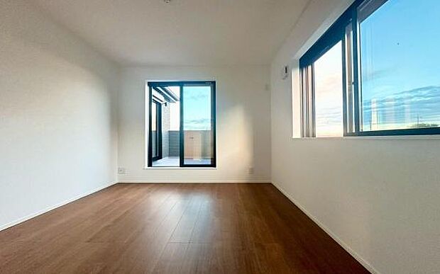 《寝室》　■心地よい眠りへといざなうしっとりと落ち着いた雰囲気の寝室。収納豊富で寝室をいつもすっきりさせてくれます。