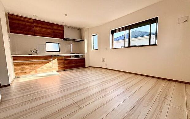 《リビングダイニング》 ■ご家族でゆったりとした時間を過ごす場所です。