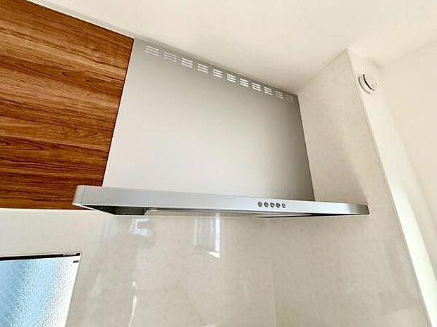 《システムキッチン・レンジフード》 ■カフェのようなすっきりとした形状のスリムレンジフード