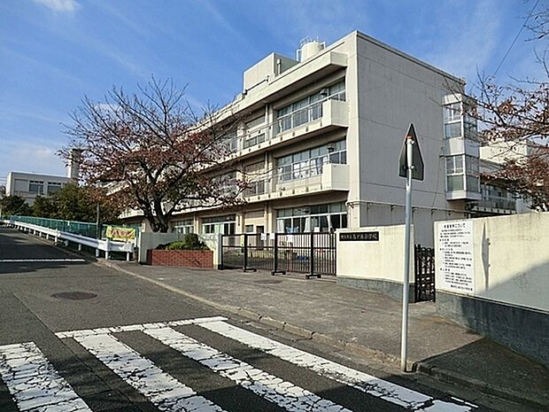 横浜市立鳥が丘小学校まで889m