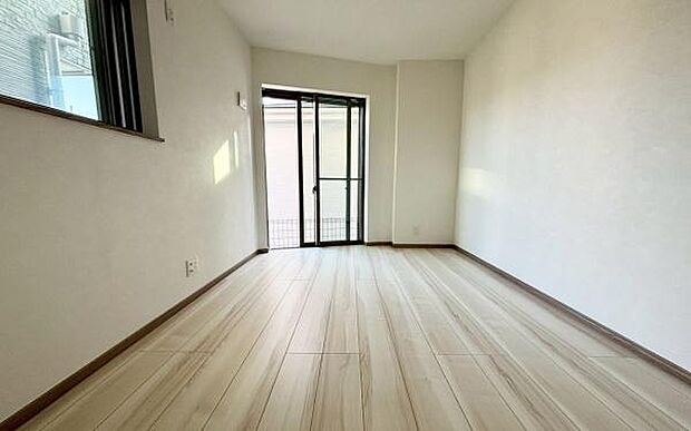 《洋室》 ■明るくスタイリッシュな空間になっています。