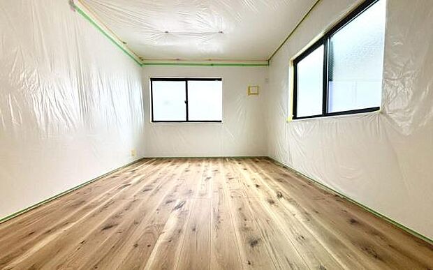 《寝室》　■心地よい眠りへといざなう落ち着いた雰囲気の寝室