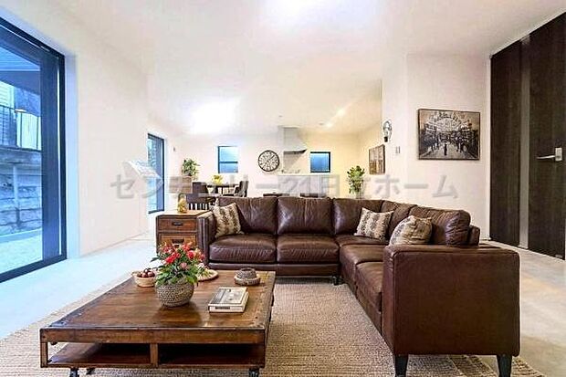 ゆとりを感じさせる上質で明るい空間が、住まう人や訪れる人を心地よく迎え入れてくれます。(本画像家具はCGで作成しており、実際に現地に家具はおかれておりません。また価格に家具は含まれておりません。)