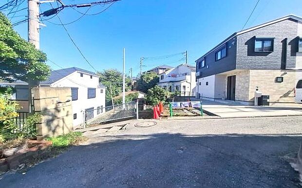 《前面道路含む現地》　■現地写真です。