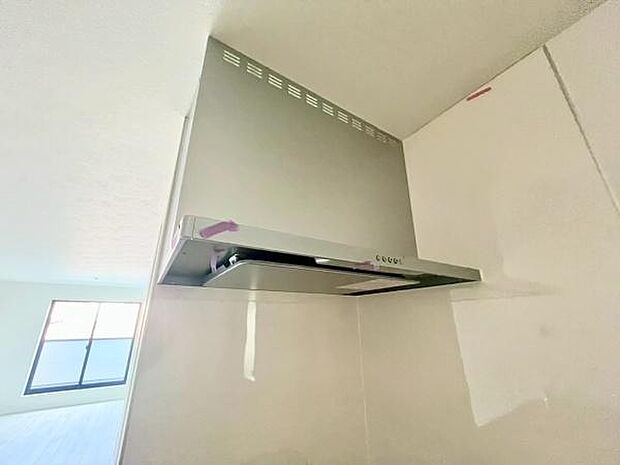 《レンジフード》 ■調理中の油煙やニオイを効率よく吸引するレンジフード。稼働音も静かです。