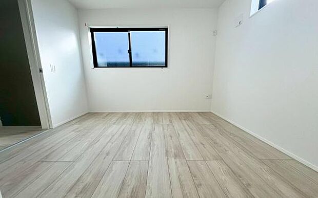 《子供部屋》 ■お子様の成長を優しく見守る、明るい子供部屋。遊んだり、学んだり、時には一人の時間を過ごしたりと健やかな毎日を育む大切な場所。未来への第一歩を育む、かけがえのない空間です。