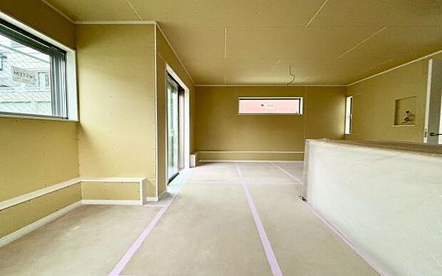 《リビングダイニング》 ■ゆとりを感じさせる上質で明るい空間が、住まう人や訪れる人を心地よく迎え入れてくれます。