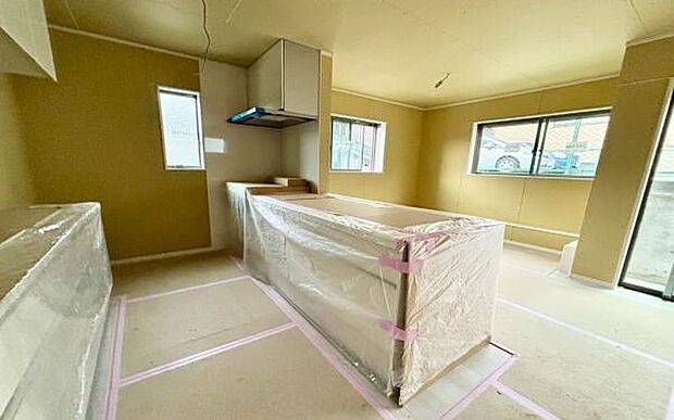 《リビングダイニング》 ■会話を楽しみながら食事を味わう。一緒にいる時間が楽しい空間。カフェにいるような気分で毎日を過ごしたい。家族でいる時間を柔らかに包み込むインテリア。