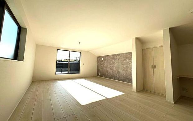 《リビングダイニング》　■家族が自然と集まって、思い思いにくつろぎ、遊び、語らう、やすらぎの空間。