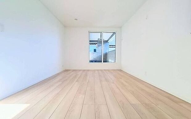 《洋室》 ■机とべットを入れても十分な広さ。。お子様の勉強部屋に。
