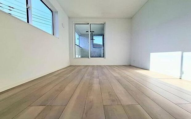 《洋室》　■机とべットを入れても十分な広さ。。お子様の勉強部屋に。
