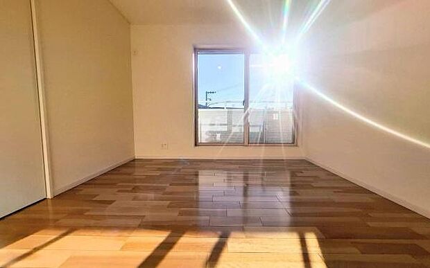 《寝室》 ■心地よい眠りへといざなう落ち着いた雰囲気の寝室