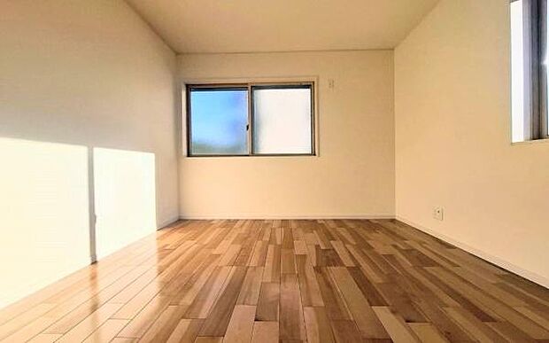 《洋室》 ■机とべットを入れても十分な広さ。。お子様の勉強部屋に。
