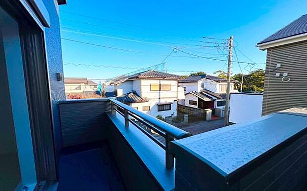 《バルコニー》 ■「青い空」と「白い雲」、「気分が晴れる場所」がここにあります。