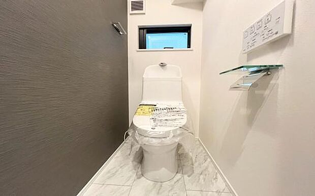 《トイレ》　■トイレは明るい空間で清潔感があります。