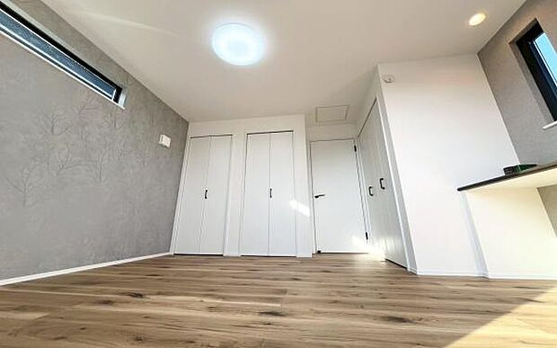 《寝室》 ■心地よい眠りへといざなう落ち着いた雰囲気の寝室